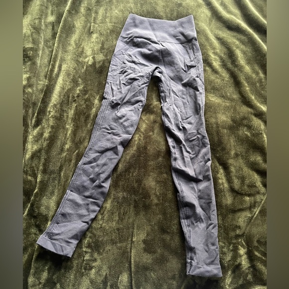 Lululemon yoga pants - Picture 2 of 3